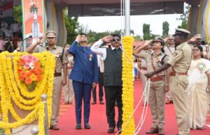 ಅದ್ದೂರಿಯಾಗಿ 78 ನೇ ಸ್ವಾತಂತ್ರೋತ್ಸವ ದಿನಾಚರಣೆ: ಜಿಲ್ಲಾ ಉಸ್ತುವಾರಿ ಸಚಿವರಿಂದ ಧ್ವಜಾರೋಹಣ