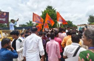 ಹುಬ್ಬಳ್ಳಿ: ಗಂಗೂಬಾಯಿ ಹಾನಗಲ್ ವಿದ್ಯಾಲಯ ಎದುರು ಎಬಿವಿಪಿ ಪ್ರತಿಭಟನೆ