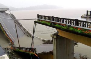 ಕಾರವಾರ: ಕಾಳಿ ನದಿಗೆ ಬಿದ್ದ ಕೋಡಿಭಾಗ್ ಸೇತುವೆ- ಶೋಧ ಕಾರ್ಯ ಮುಂದುವರಿಕೆ