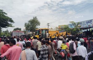 ನಿಯಂತ್ರಣ ತಪ್ಪಿ ಹೊಟೇಲ್ಗೆ ನುಗ್ಗಿದ ಜೆಲ್ಲಿತುಂಬಿದ ಟಿಪ್ಪರ್: ಇಬ್ಬರು ಸಾವು ಇಬ್ಬರಿಗೆ ಗಾಯ