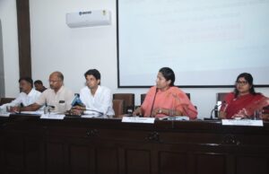 ಗ್ಯಾರಂಟಿ ಯೋಜನೆಗಳ ಪ್ರಗತಿ ಪರಿಶೀಲನಾ ಸಭೆ : ಸರ್ಕಾರಿ ಕಚೇರಿಗಳಲ್ಲಿ ಗ್ಯಾರೆಂಟಿ ಯೋಜನೆಗಳ ಫಲಕ ಹಾಕುವುದು ಕಡ್ಡಾಯ