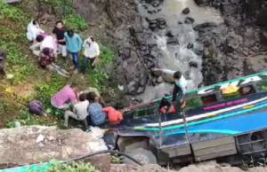 ಮಹಾರಾಷ್ಟ್ರದಲ್ಲಿ ಕಂದಕಕ್ಕೆ ಉರುಳಿದ ಬಸ್: ನಾಲ್ವರು ಸಾವು, 40ಕ್ಕೂ ಅಧಿಕ ಮಂದಿಗೆ ಗಾಯ