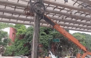 ಫ್ಲೈಓವರ್ ಕಾಮಗಾರಿ ವೇಳೆ ಎಎಸ್ಐ ತಲೆ ಮೇಲೆ ಬಿದ್ದ ರಾಡ್: 16 ಜನರ ವಿರುದ್ಧ ದೂರು