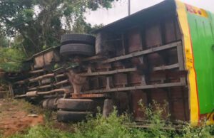 ಚರಂಡಿಗೆ ಬಿದ್ದ ಸಿಟಿ ಬಸ್: ಹಲವು ಪ್ರಯಾಣಿಕರಿಗೆ ಗಾಯ