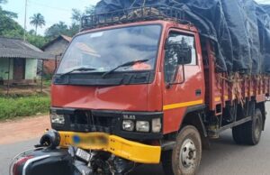 ಬೈಕ್- ಲಾರಿ ಅಪಘಾತ; ಸವಾರನಿಗೆ ಗಂಭೀರ ಗಾಯ