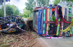 ಗೂಡ್ಸ್ ಆಟೊ ಮೇಲೆ ಬಿದ್ದ ಲಾರಿ: ವ್ಯಕ್ತಿ ಸಾವು