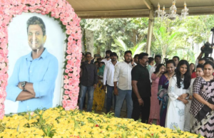 ಪುನೀತ್ ರಾಜ್ ಕುಮಾರ್ 3ನೇ ವರ್ಷದ ಪುಣ್ಯಸ್ಮರಣೆ: ಸಮಾಧಿಗೆ ಪೂಜೆ ಸಲ್ಲಿಸಿದ ಅಶ್ವಿನಿ ಪುನೀತ್ ರಾಜ್ ಕುಮಾರ್, ರಾಘವೇಂದ್ರ ರಾಜ್ ಕುಮಾರ್