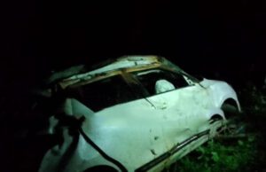 ನಿಯಂತ್ರಣ ತಪ್ಪಿ ತೋಟಕ್ಕೆ ನುಗ್ಗಿ ಪಲ್ಟಿಯಾದ ಕಾರು