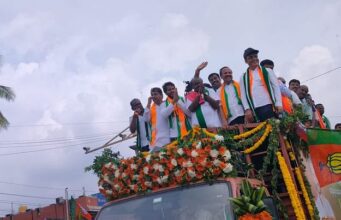 ನಾಮಪತ್ರ ಸಲ್ಲಿಸುವ ಮುನ್ನ ನಿಖಿಲ್ ಕುಮಾರಸ್ವಾಮಿ ಭರ್ಜರಿ ರೋಡ್ ಶೋ