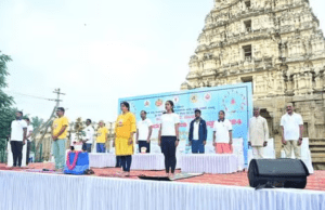 ಶ್ರೀರಂಗಪಟ್ಟಣ ದಸರಾ: ಶ್ರೀರಂಗನಾಥ ದೇಗುಲದ ಎದುರು 800 ಮಂದಿ ಯೋಗಾಸನ