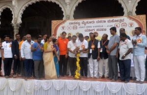 ಅದ್ದೂರಿಯಾಗಿ ನಡೆದ ಯೋಗ ಸರಪಳಿ: 4000 ಕ್ಕೂ ಹೆಚ್ಚು ಜನರು ಭಾಗಿ