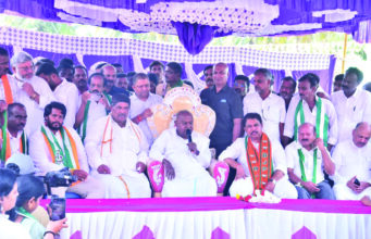 ಚನ್ನಪಟ್ಟಣ: ಮೊಮ್ಮಗ ನಿಖಿಲ್ ಪರ ದೇವೇಗೌಡರ ಅಬ್ಬರದ ಪ್ರಚಾರ