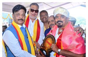 ಮೈಸೂರು: ಹರೀಶ್ ರೆಡ್ಡಿ ಅವರಿಗೆ ಜಿಲ್ಲಾ ರಾಜ್ಯೋತ್ಸವ ಪ್ರಶಸ್ತಿ ಪ್ರದಾನ