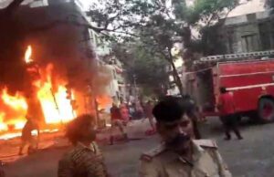 ಬೆಂಗಳೂರಿನಲ್ಲಿ ಎಲೆಕ್ಟ್ರಿಕ್ ಸ್ಕೂಟರ್ ಶೋರೂಮ್ ನಲ್ಲಿ ಅಗ್ನಿ ಅವಘಡ: ಯುವತಿ ಸಜೀವ ದಹನ