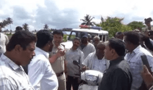 ವಕ್ಫ್ ವಿವಾದ: ಉಳುಮೆ ಮಾಡುತ್ತಿದ್ದ ರೈತರಿಗೆ ಲಾಠಿ ಏಟು, ಕೇಸ್ ದಾಖಲು