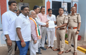 ಸಾಮಾಜಿಕ ಕಾರ್ಯಕರ್ತ ಸ್ನೇಹಮಯಿ ಕೃಷ್ಣ ಬಂಧನ, ಗಡಿಪಾರಿಗೆ ಒತ್ತಾಯಿಸಿ ಕಾಂಗ್ರೆಸ್ ಮುಖಂಡರಿಂದ ದೂರು