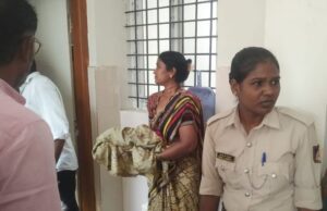 ನಿರ್ಜನ ಪ್ರದೇಶದಲ್ಲಿ ಎಸೆದ ನವಜಾತ ಶಿಶುವನ್ನು ಬದುಕಿಸಲು ಪೊಲೀಸರ ಪರದಾಟ