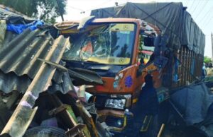 ಮನೆ ಗೋಡೆಗೆ ಡಿಕ್ಕಿ ಹೊಡೆದ ಗೂಡ್ಸ್ ವಾಹನ; ಮಹಿಳೆಗೆ ಗಾಯ