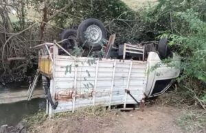 ಬಳ್ಳಾರಿ: ಬೊಲೆರೋ ಸರಕು ಸಾಗಣೆ ವಾಹನ ಪಲ್ಟಿ, ಇಬ್ಬರು ಸಾವು