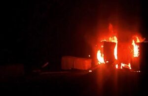 ಚಿಕ್ಕಬಳ್ಳಾಪುರ: ಪರಸ್ಪರ ಡಿಕ್ಕಿಯಾಗಿ ಹೊತ್ತಿ ಉರಿದ ಲಾರಿಗಳು