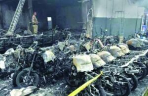 ಬೈಕ್ ಶೋರೂಂನಲ್ಲಿ ಅಗ್ನಿ ಅವಘಡ; ಸುಟ್ಟು ಹೋದ 50ಕ್ಕೂ ಹೆಚ್ಚು ದ್ವಿಚಕ್ರ ವಾಹನಗಳು