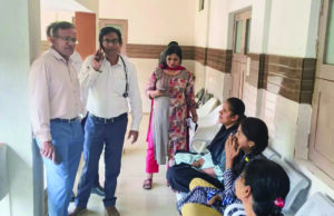 ಮಳವಳ್ಳಿ: ಆಸ್ಪತ್ರೆಗೆ ಲೋಕಾಯುಕ್ತ ಪೊಲೀಸರ ಭೇಟಿ, ಪರಿಶೀಲನೆ