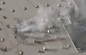 ದಕ್ಷಿಣ ಕ್ಯಾಲಿಫೋರ್ನಿಯಾದ ವಾಣಿಜ್ಯ ಕಟ್ಟಡಕ್ಕೆ ಲಘು ವಿಮಾನ ಡಿಕ್ಕಿ: ಇಬ್ಬರು ಸಾವು, 18 ಮಂದಿಗೆ ಗಾಯ