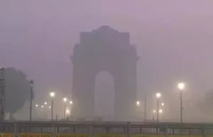 ದೆಹಲಿಯಲ್ಲಿ ದಟ್ಟ ಮಂಜು: ರೈಲು, ವಿಮಾನ ಸಂಚಾರದಲ್ಲಿ ವ್ಯತ್ಯಯ