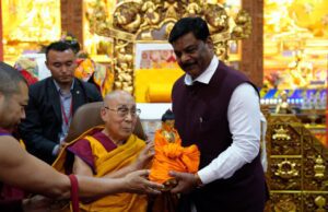 14 ನೇ ಟಿಬೆಟಿಯನ್ ಧರ್ಮಗುರು ಶ್ರೀ ದಲೈ ಲಾಮಾ ಅವರನ್ನು ಭೇಟಿಯಾದ ಡಾ ಹೆಚ್ ಸಿ ಮಹದೇವಪ್ಪ