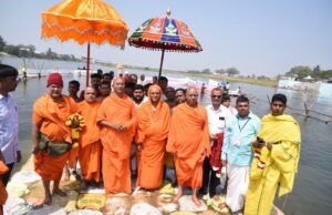 ತ್ರಿವೇಣಿ ಸಂಗಮದಲ್ಲಿ ಕುಂಭಮೇಳಕ್ಕೆ ಸಾಕ್ಷಿಯಾದ ಸಾವಿರಾರು ಭಕ್ತರು