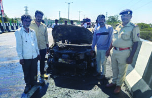 ಮದ್ದೂರು: ಬೆಂಕಿಗೆ ಆಹುತಿಯಾದ ಕಾರು