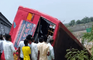 ಬಾಗಲಕೋಟೆ : ಚಾಲಕನ ನಿಯಂತ್ರಣ ತಪ್ಪಿ ಕಂದಕಕ್ಕೆ ಉರುಳಿದ ಕೆಎಸ್ಆರ್ಟಿಸಿ ಬಸ್ : ತಪ್ಪಿದ ಅನಾಹುತ