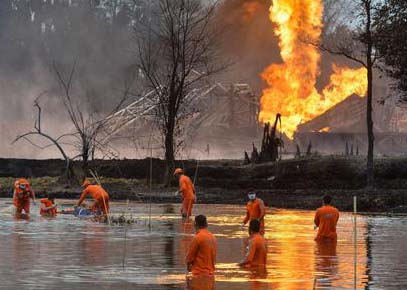 Massive-explosion-and-gas-leak-at-ONGC-rig
