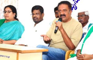 ದೇವನಹಳ್ಳಿಯ ಭೂ ಸ್ವಾಧೀನದ ವಿರುದ್ಧ ಪ್ರಕಾಶ್ ರಾಜ್ ಆಕ್ರೋಶ : “ಕಾನೂನು ತೊಡಕೇ ಇಲ್ಲ, ಹೋರಾಟ ತೀವ್ರಗೊಳ್ಳಲಿದೆ”