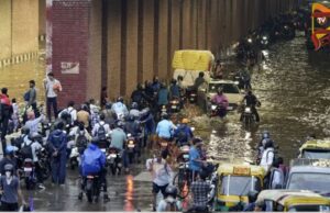 ದೆಹಲಿಯಲ್ಲಿ ಭಾರೀ ಮಳೆ – ರಸ್ತೆಗಳೆಲ್ಲ ಜಲಾವೃತ; ಸಂಚಾರ ಅಸ್ತವ್ಯಸ್ತ..!