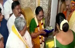 ರೇಷ್ಮೆ ಸೀರೆ, ಮಲ್ಲಿಗೆ ಮುಡಿದು ಚಾಮುಂಡಿ ತಾಯಿಯ ಸೀರೆ ಪಡೆದ ಬಾನು ಮುಷ್ತಾಕ್