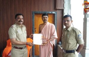 ಶಿರಗುಪ್ಪದಲ್ಲಿ ಧರ್ಮಸಭೆ; ಸಿದ್ದಲಿಂಗ ಸ್ವಾಮೀಜಿಗೆ ಬಳ್ಳಾರಿ ಪ್ರವೇಶಕ್ಕೆ ತಡೆ..!