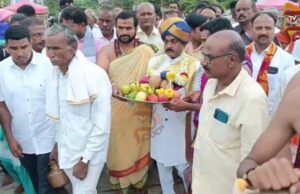 ದೇವಿರಮ್ಮನಿಗೆ ಮೈಸೂರು ಅರಸರ ಮನೆತನದಿಂದ ಬಾಗಿನ ಅರ್ಪಣೆ