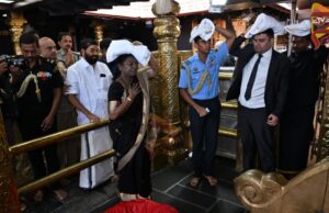 ಇರುಮುಡಿ ಹೊತ್ತು ಅಯ್ಯಪ್ಪ ಸ್ವಾಮಿ ದರ್ಶನ ಪಡೆದ ರಾಷ್ಟ್ರಪತಿ ದ್ರೌಪದಿ ಮುರ್ಮು