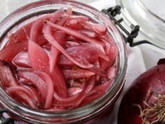 ಡಿಫರೆಂಟ್ ಆಗಿ ಮನೆಯಲ್ಲೇ ಮಾಡಿ ಈರುಳ್ಳಿ ಉಪ್ಪಿನಕಾಯಿ