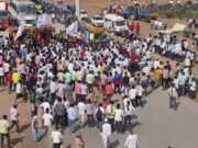 ಹಿಂಸಾಚಾರಕ್ಕೆ ತಿರುಗಿದ ರೈತರ ಪ್ರತಿಭಟನೆ – ಕಲ್ಲು ತೂರಾಟ