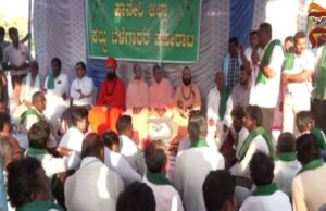 ಮುಂದುವರಿದ ಕಬ್ಬು ಬೆಳೆಗಾರರ ಪ್ರತಿಭಟನೆ – ರಾಷ್ಟ್ರೀಯ ಹೆದ್ದಾರಿ ಬಂದ್, ಕಾರ್ಖಾನೆಗೆ ಬೀಗ ಹಾಕುವ ಎಚ್ಚರಿಕೆ