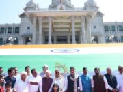 ವಿಶ್ವದ 2ನೇ ಅತಿದೊಡ್ಡ ಖಾದಿ ರಾಷ್ಟ್ರೀಯ ಧ್ವಜ ಅನಾವರಣಗೊಳಿಸಿದ ಸಿಎಂ