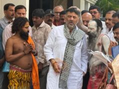 ಡಿಕೆಶಿ ನಿವಾಸಕ್ಕೆ ಹರಿದ್ವಾರದ ನಾಗ ಸಾಧುಗಳ ಭೇಟಿ – ಆಶೀರ್ವಾದ ಪಡೆದು ಡಿಸಿಎಂ