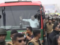 ಬುಲೆಟ್ ಪ್ರೂಫ್ ವಾಹನದಲ್ಲಿ ಢಾಕಾಗೆ ರೆಹಮಾನ್ ಎಂಟ್ರಿ – ಅದ್ದೂರಿ ಸ್ವಾಗತ