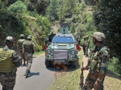 ಕಾಶ್ಮೀರದಲ್ಲಿ ಉಗ್ರರ ತಾಣ ಪತ್ತೆ – ರೈಫಲ್, ಮದ್ದುಗುಂಡು ವಶಕ್ಕೆ ಪಡೆದ ಪೊಲೀಸರು