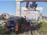 ಚಲಿಸುತ್ತಿದ್ದ, ರೈಲಿನ ಮೇಲೆ ಬಿತ್ತು ಕ್ರೇನ್ – 22 ಮಂದಿ ಸಾವು..!