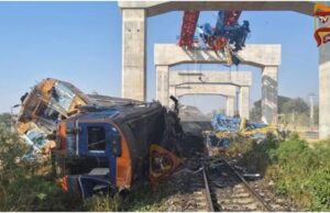 ಚಲಿಸುತ್ತಿದ್ದ, ರೈಲಿನ ಮೇಲೆ ಬಿತ್ತು ಕ್ರೇನ್ – 22 ಮಂದಿ ಸಾವು..!