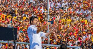 ವಿಜಯ್ ರ್ಯಾಲಿಯಲ್ಲಿ ದುರಂತ – ಸ್ಥಳದಲ್ಲಿ ಕುಸಿದು ಬಿದ್ದು ವ್ಯಕ್ತಿ ಸಾವು..!