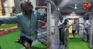 ದೇವರು ಬಂದಂತೆ ನಾಟಕವಾಡಿ ದಲಿತರನ್ನು ದೇವಾಲಯದಿಂದ ಹೊರಕಳಿಸಿದ ಗ್ರಾಮಸ್ಥ..!